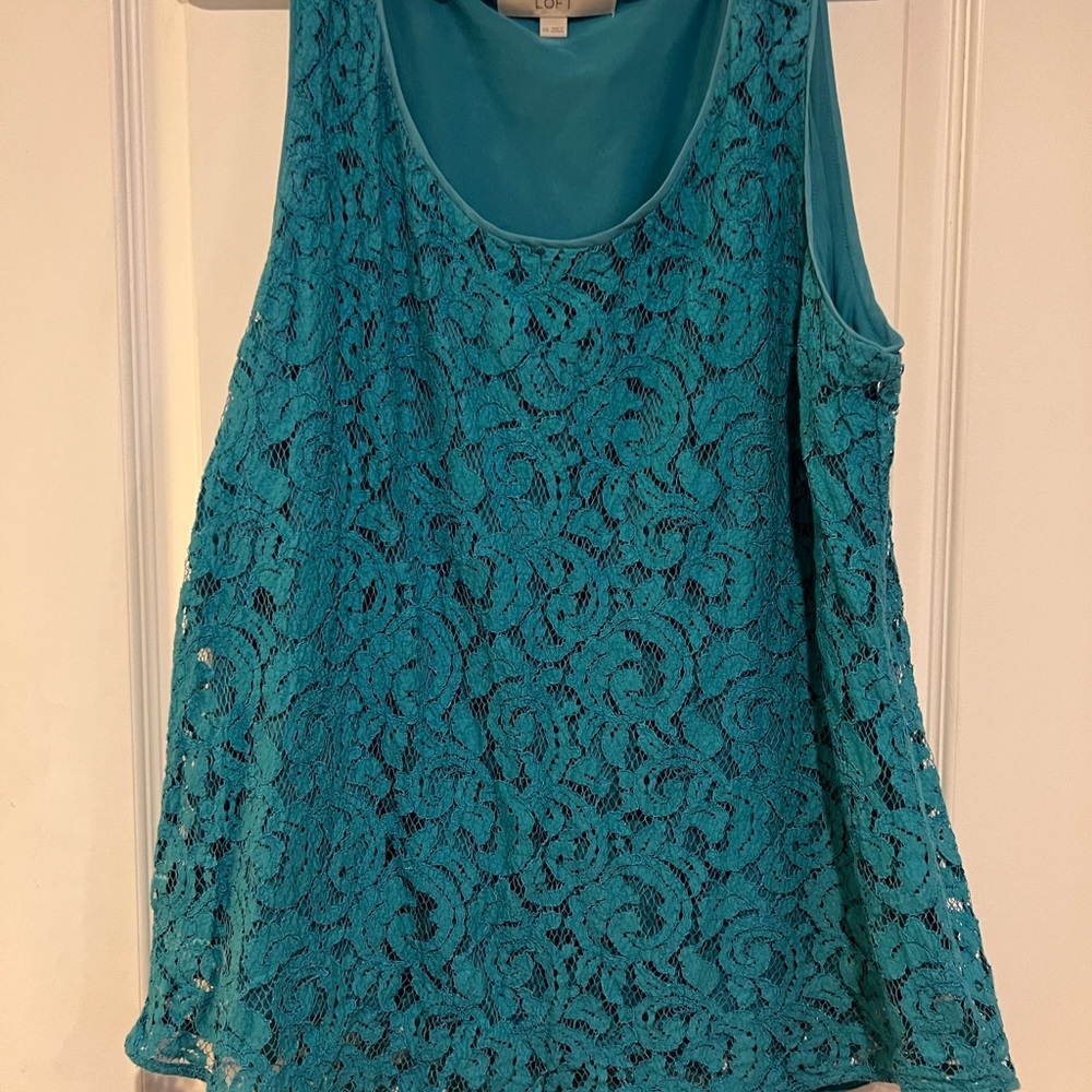 Lift lined lace shell